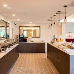 Ravenport Hotel
